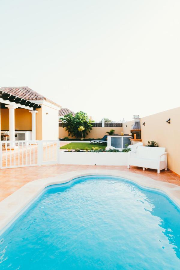 Moderne Villa Met Verwarmd Zwembad In Corralejo Esterno foto