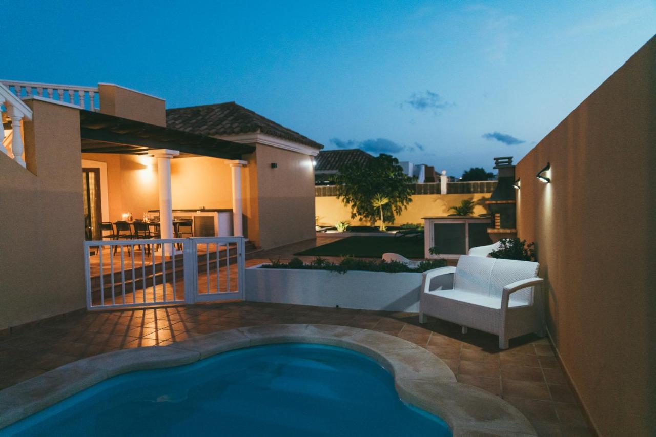 Moderne Villa Met Verwarmd Zwembad In Corralejo Esterno foto