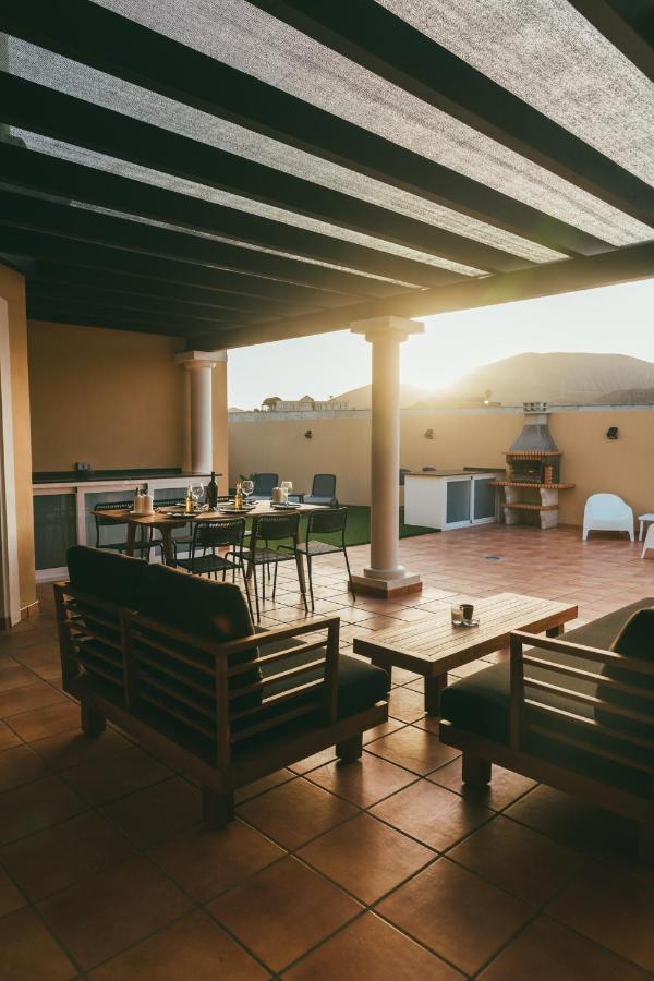 Moderne Villa Met Verwarmd Zwembad In Corralejo Esterno foto